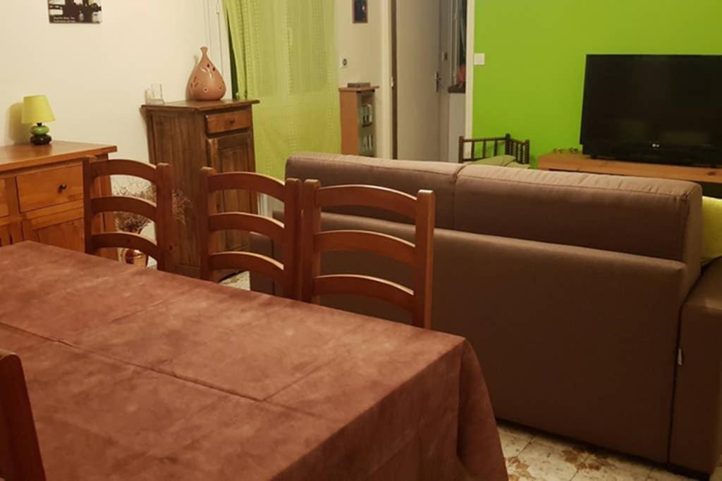 Un Charmant Logement Aigues-Mortes Exterior photo