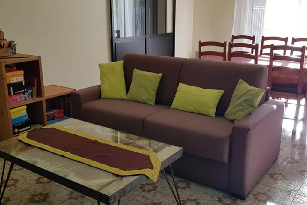 Un Charmant Logement Aigues-Mortes Exterior photo